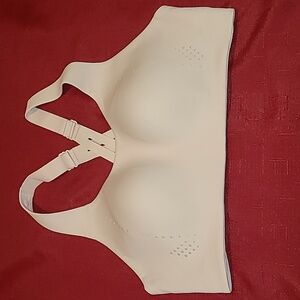 Lululemon Atletica Brass Suport, Size 36 C, Color Cream 🙂🙂